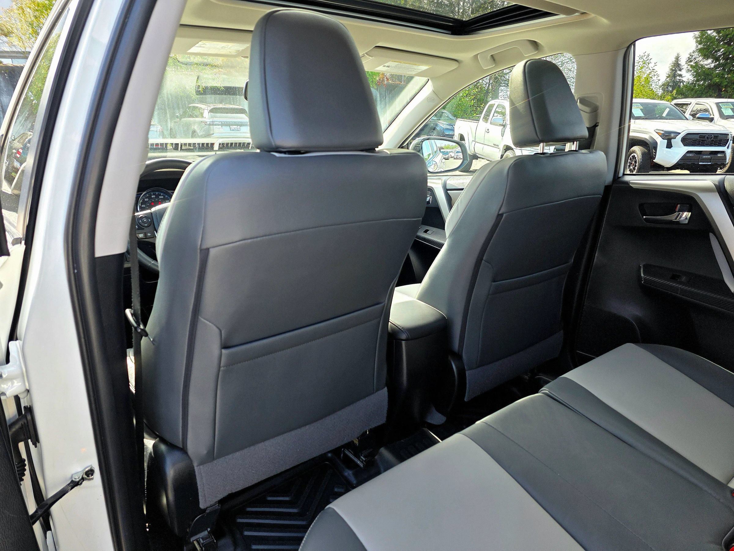 Used 2014 Toyota RAV4 Limited w/ Technology Package AWD/4WD image 50