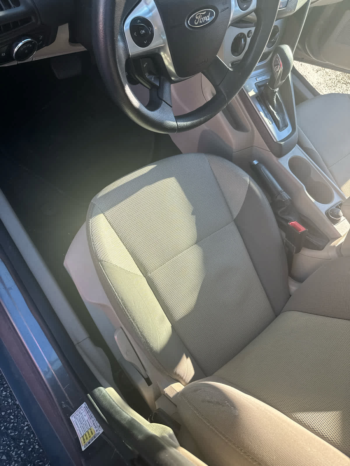 Used 2014 Ford Focus SE FWD image 23