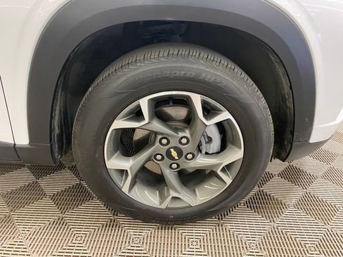 Used 2025 Chevrolet Trax LT FWD image 14