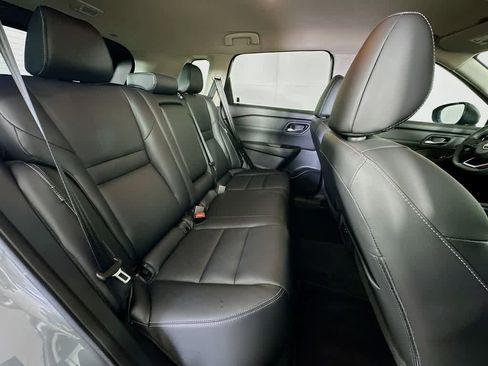 Used 2024 Nissan Rogue SL image 32