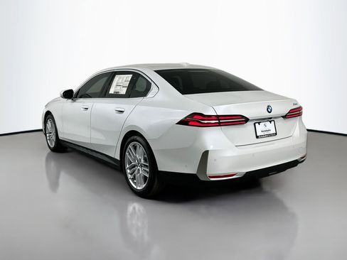 Certified 2025 BMW 530i w/ Premium Package image 7