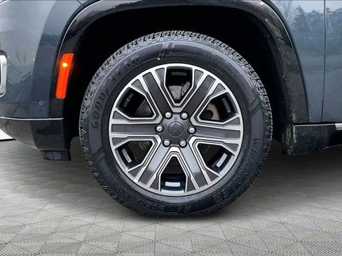 Used 2024 Jeep Wagoneer L Series II w/ Flexible Seating Group image 22