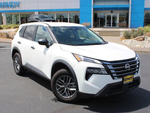 Used 2024 Nissan Rogue S FWD image 2