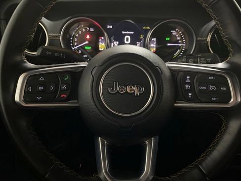 Used 2022 Jeep Wrangler Unlimited Sahara AWD/4WD image 39