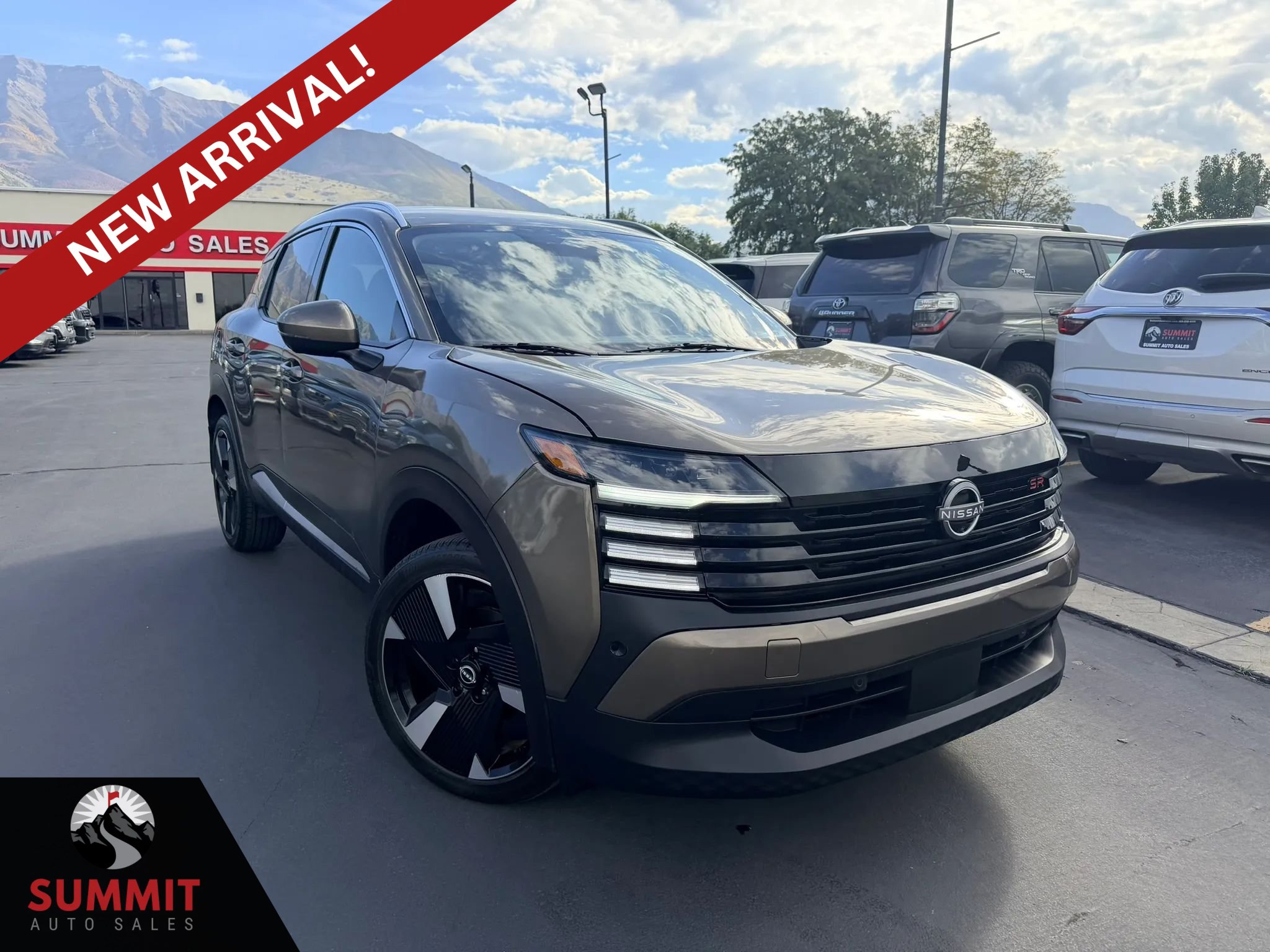 Used 2025 Nissan Kicks SR AWD/4WD image 1