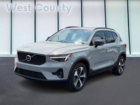 Certified 2026 Volvo XC40 B5 Plus AWD/4WD image 9