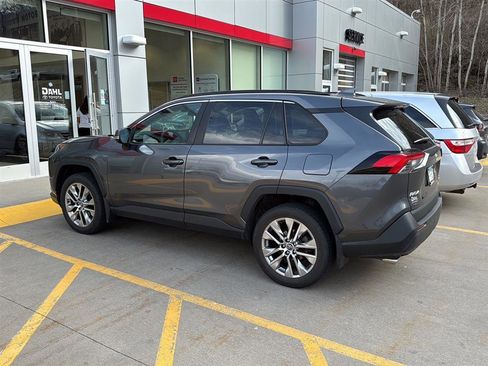Used 2021 Toyota RAV4 XLE Premium image 7
