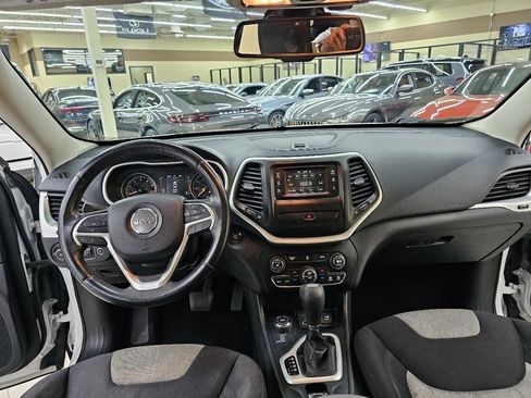 Used 2014 Jeep Cherokee Latitude w/ Comfort/Convenience Group AWD/4WD image 25