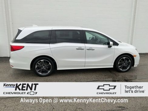 Used 2024 Honda Odyssey Elite image 3