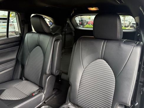 Used 2025 Toyota Highlander XSE AWD/4WD image 28