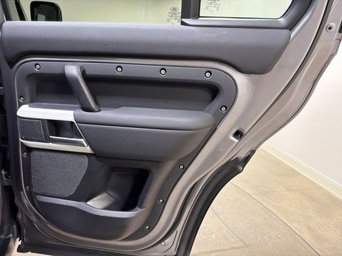 Used 2024 Land Rover Defender 110 S image 26