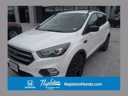 Used 2017 Ford Escape SE w/ SE Sport Appearance Package AWD/4WD image 1