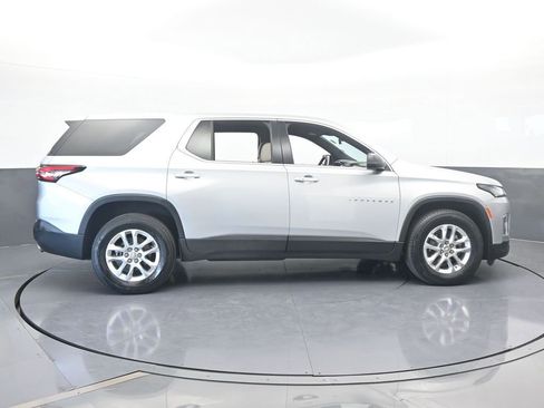 Used 2022 Chevrolet Traverse LS image 7