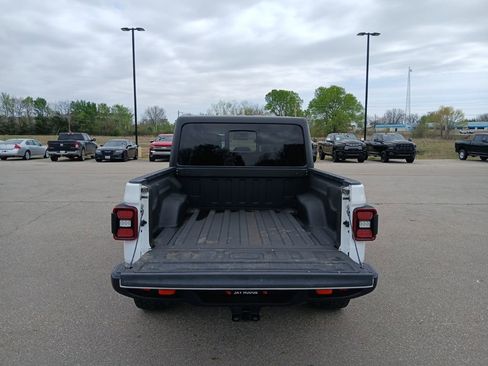 Used 2025 Jeep Gladiator Mojave w/ Convenience Group AWD/4WD image 10