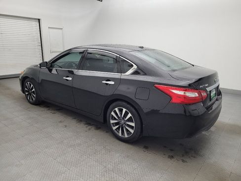 Used 2017 Nissan Altima 2.5 SV w/ Convenience Package image 3