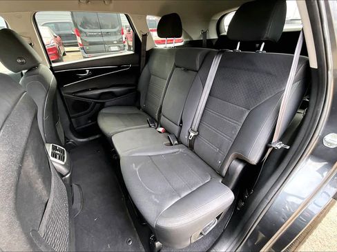 Used 2020 Kia Sorento S image 20
