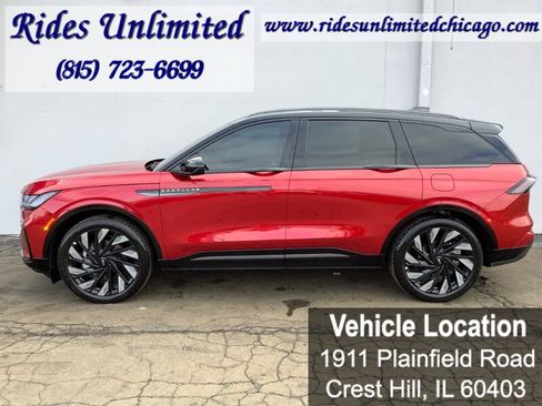 Used 2025 Lincoln Nautilus Reserve w/ Jet Appearance Package image 3