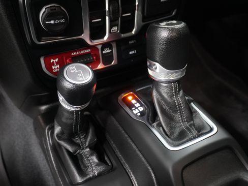 Used 2024 Jeep Wrangler Sport image 23