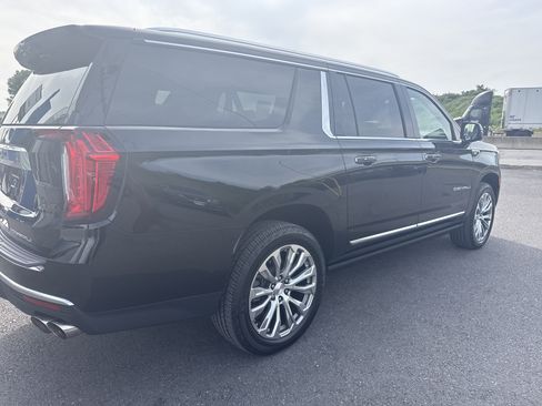 Used 2022 GMC Yukon XL Denali w/ Advanced Technology Package AWD/4WD image 3