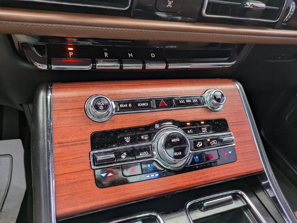 Used 2023 Lincoln Aviator Reserve w/ Equipment Group 201A RWD image 13