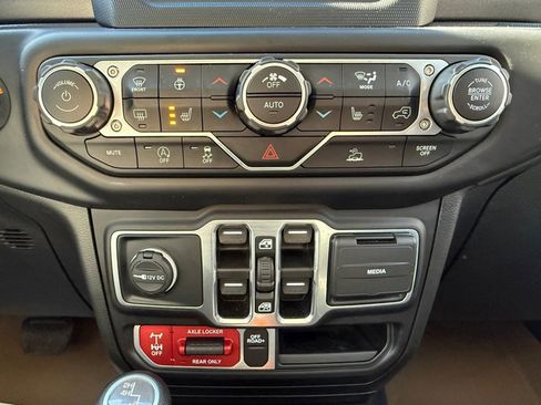 Used 2021 Jeep Gladiator Mojave w/ Cold Weather Group image 19