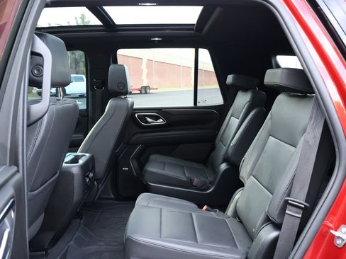 Used 2024 Chevrolet Tahoe Z71 w/ Luxury Package AWD/4WD image 24
