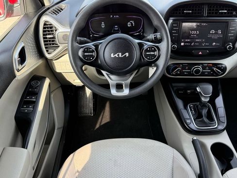 Used 2023 Kia Soul LX w/ LX Technology Package image 16