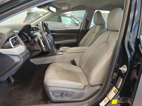 Used 2018 Toyota Camry XSE FWD image 11