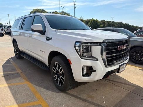 Used 2024 GMC Yukon XL AT4 w/ Technology Package AWD/4WD image 3