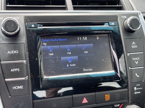 Used 2015 Toyota Camry XLE image 24