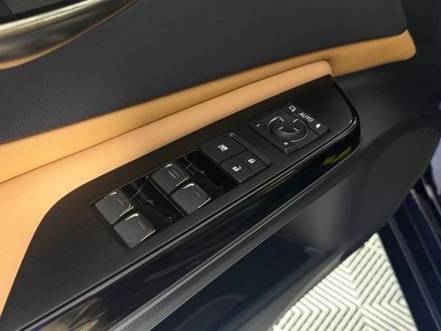 Used 2025 Lexus ES 350 w/ Premium Package FWD image 31