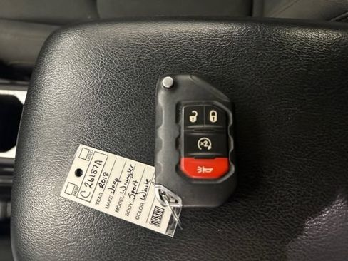 Used 2018 Jeep Wrangler Unlimited Sport S AWD/4WD image 32