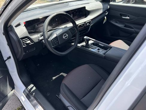 New 2026 Nissan Sentra SR w/ Floor Mat Package FWD image 13