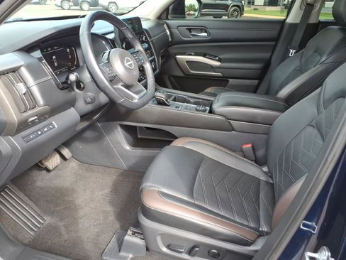 Used 2023 Nissan Pathfinder Platinum AWD/4WD image 11