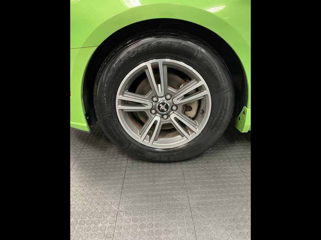 Used 2013 Ford Mustang Premium RWD image 19