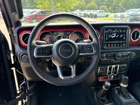 Used 2023 Jeep Wrangler Unlimited Rubicon AWD/4WD image 22