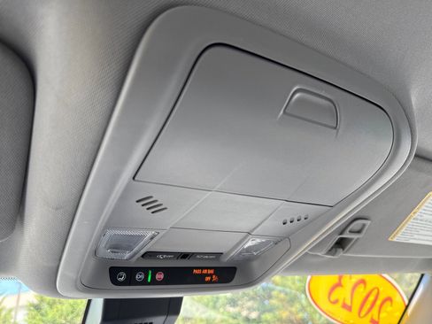 Used 2023 Chevrolet Equinox LT FWD image 28