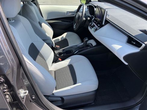 Used 2025 Toyota Corolla SE image 32