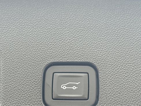 New 2026 Chevrolet Traverse LT w/ Driver Confidence Package FWD image 24