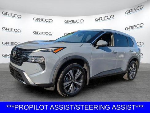 Certified 2025 Nissan Rogue SL FWD image 3