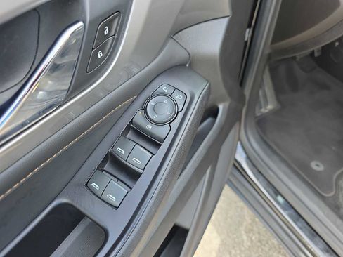 Used 2019 Chevrolet Traverse LS FWD image 18