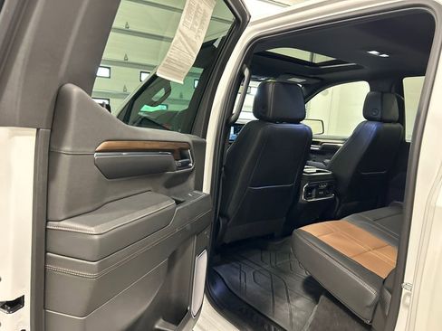Used 2024 Chevrolet Silverado 1500 High Country w/ High Country Premium Package AWD/4WD image 35