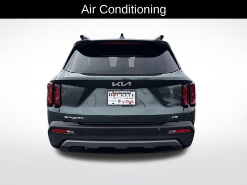 Used 2023 Kia Sorento S image 4
