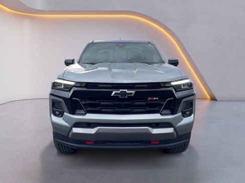 Used 2023 Chevrolet Colorado Z71 w/ Z71 Convenience Package 2 image 8