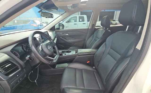 Used 2023 Nissan Rogue SV w/ SV Premium B Package FWD image 11