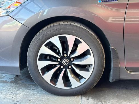 Used 2017 Honda Accord Touring image 32