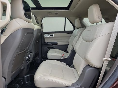 Used 2020 Ford Explorer Platinum w/ Premium Technology Package AWD/4WD image 11