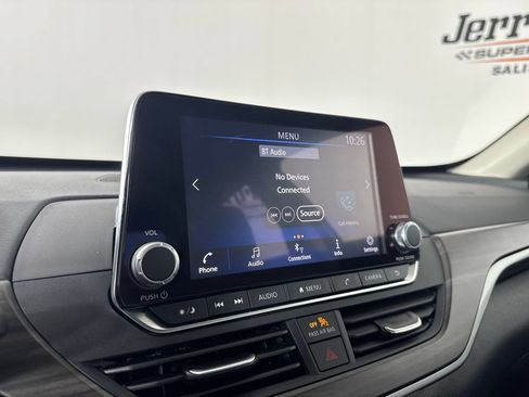 Used 2025 Nissan Altima 2.5 SV FWD image 16