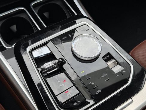 Certified 2024 BMW 760i xDrive AWD/4WD image 26