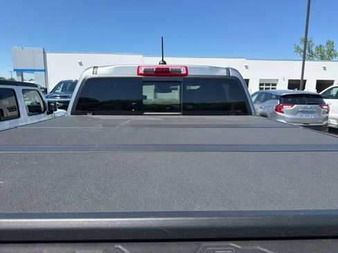 Used 2025 Chevrolet Colorado ZR2 w/ Technology Package AWD/4WD image 11
